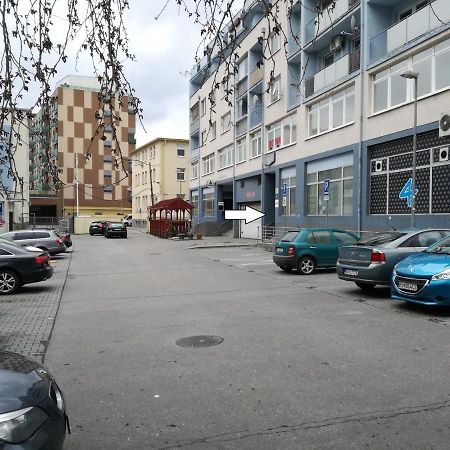 Cozy Apartment Btw Centre And Airport - Private Host - No Invoice Bratislava Extérieur photo