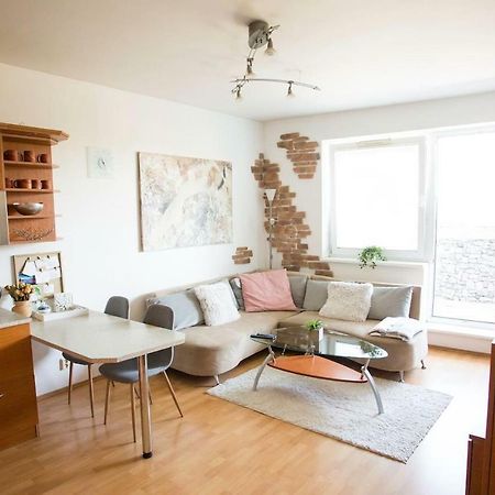 Cozy Apartment Btw Centre And Airport - Private Host - No Invoice Bratislava Extérieur photo