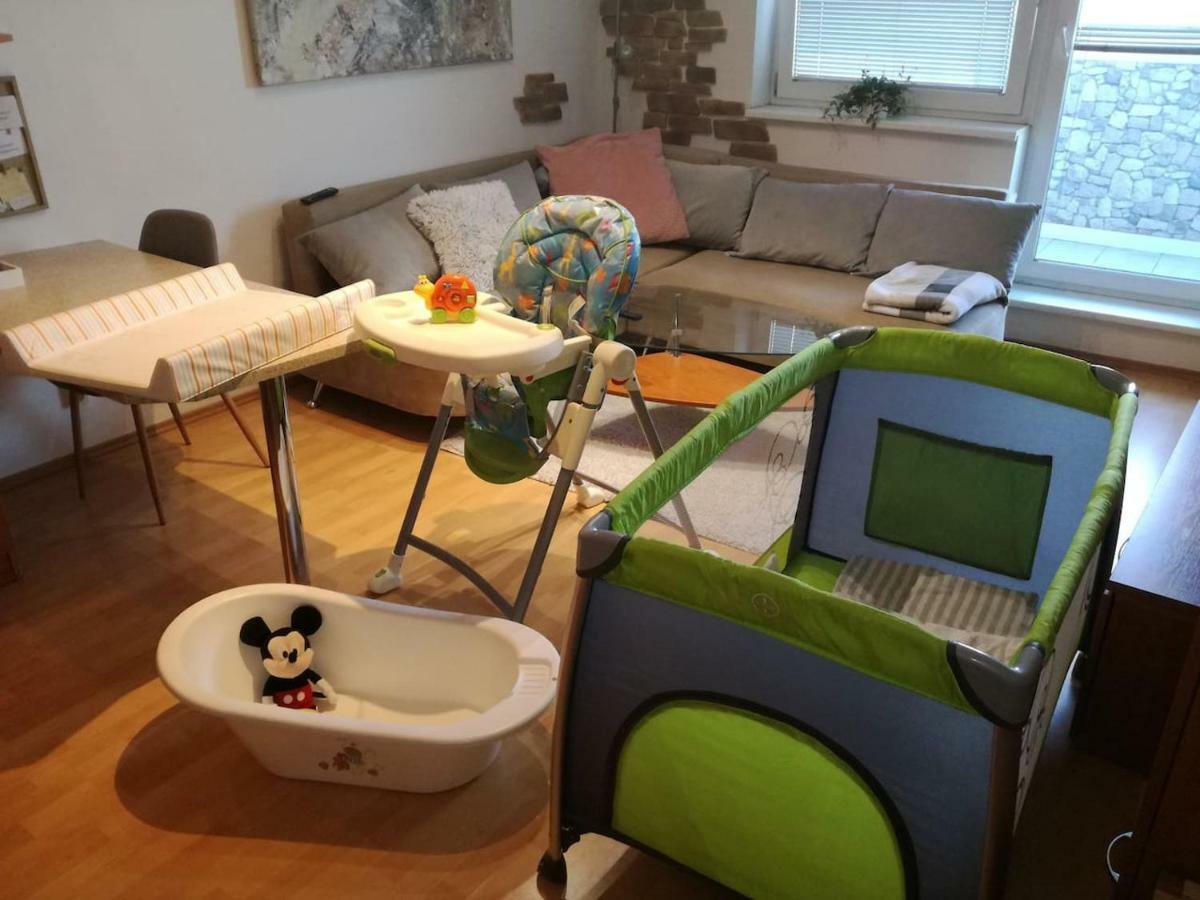 Cozy Apartment Btw Centre And Airport - Private Host - No Invoice Bratislava Extérieur photo